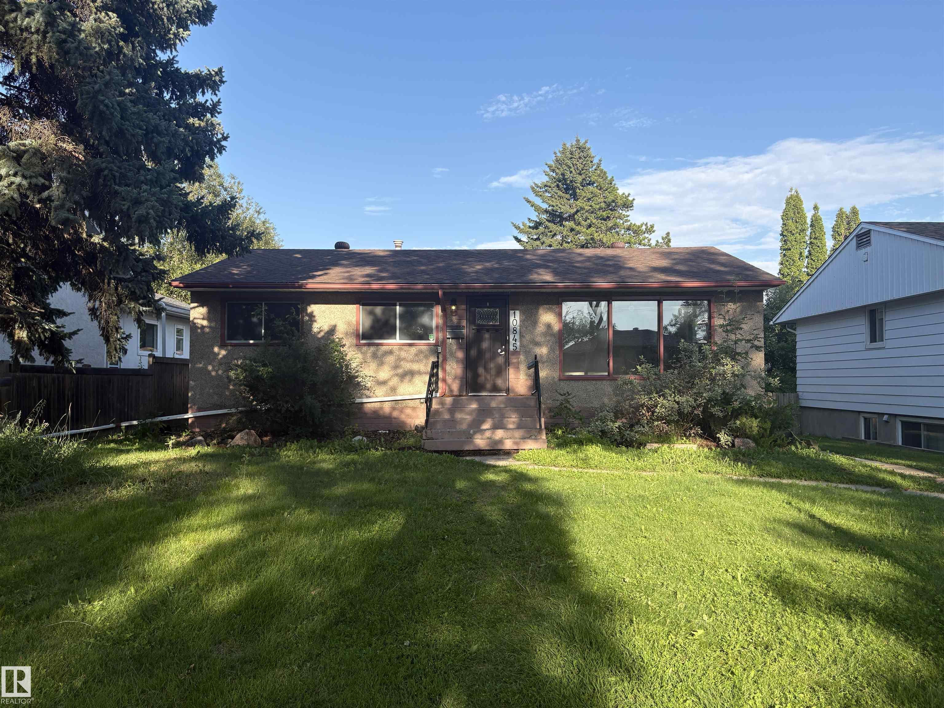 10845 140 Street, Edmonton, Alberta, T5M 1S4