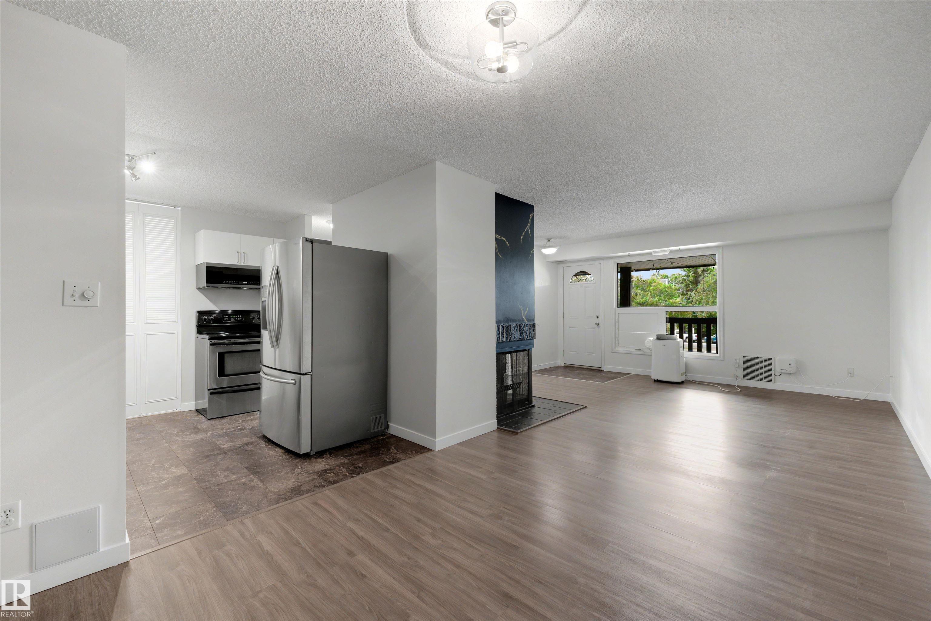 241 Surrey Gardens Gardens, Edmonton, Alberta, T5T 1Z3