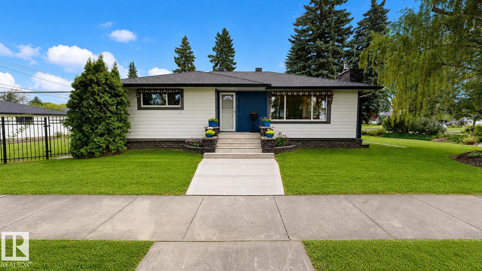 9503 77 Street, Edmonton, Alberta, T6C 2M8