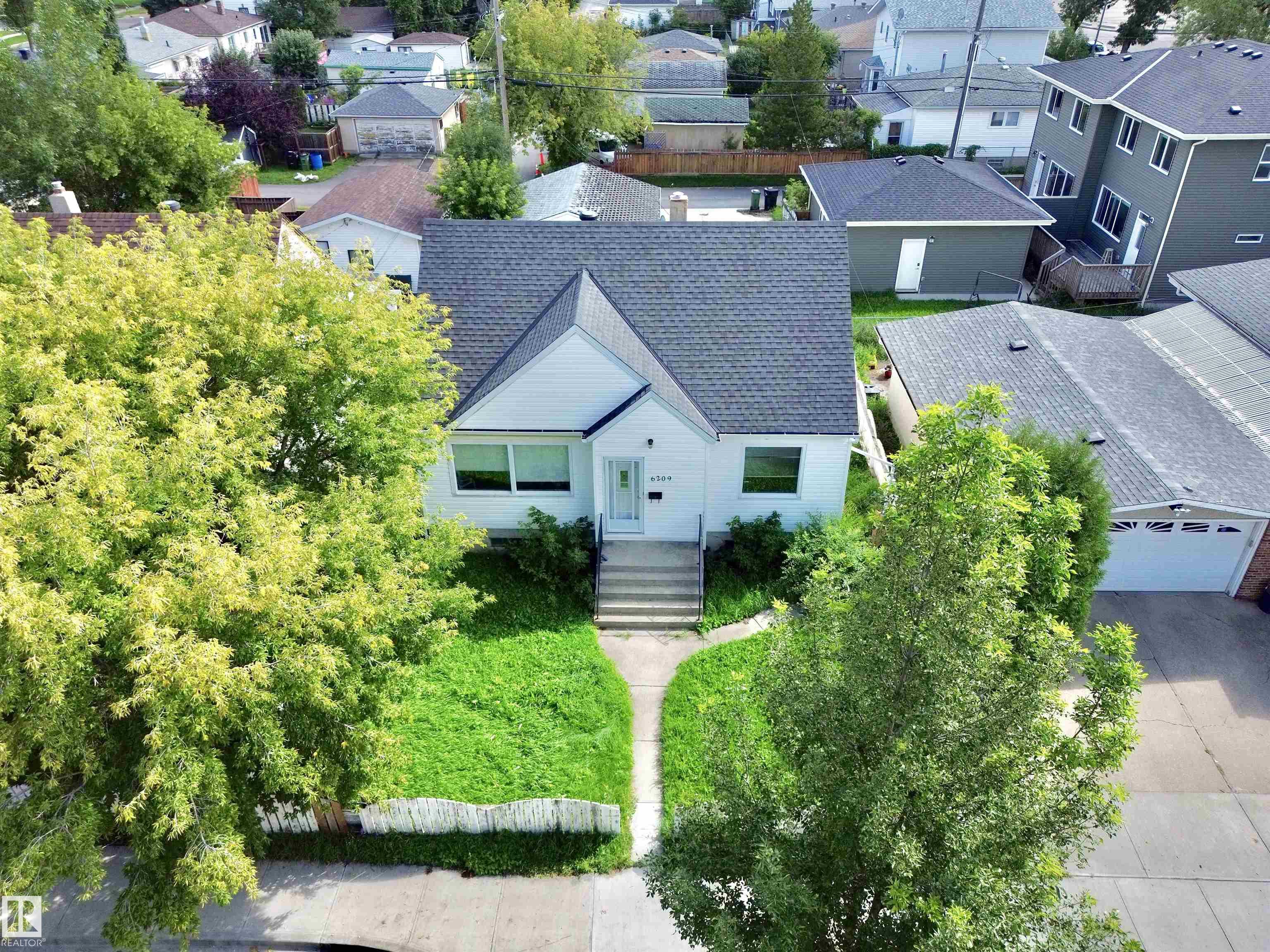 6209 106 Street, Edmonton, Alberta, T6H 2V1
