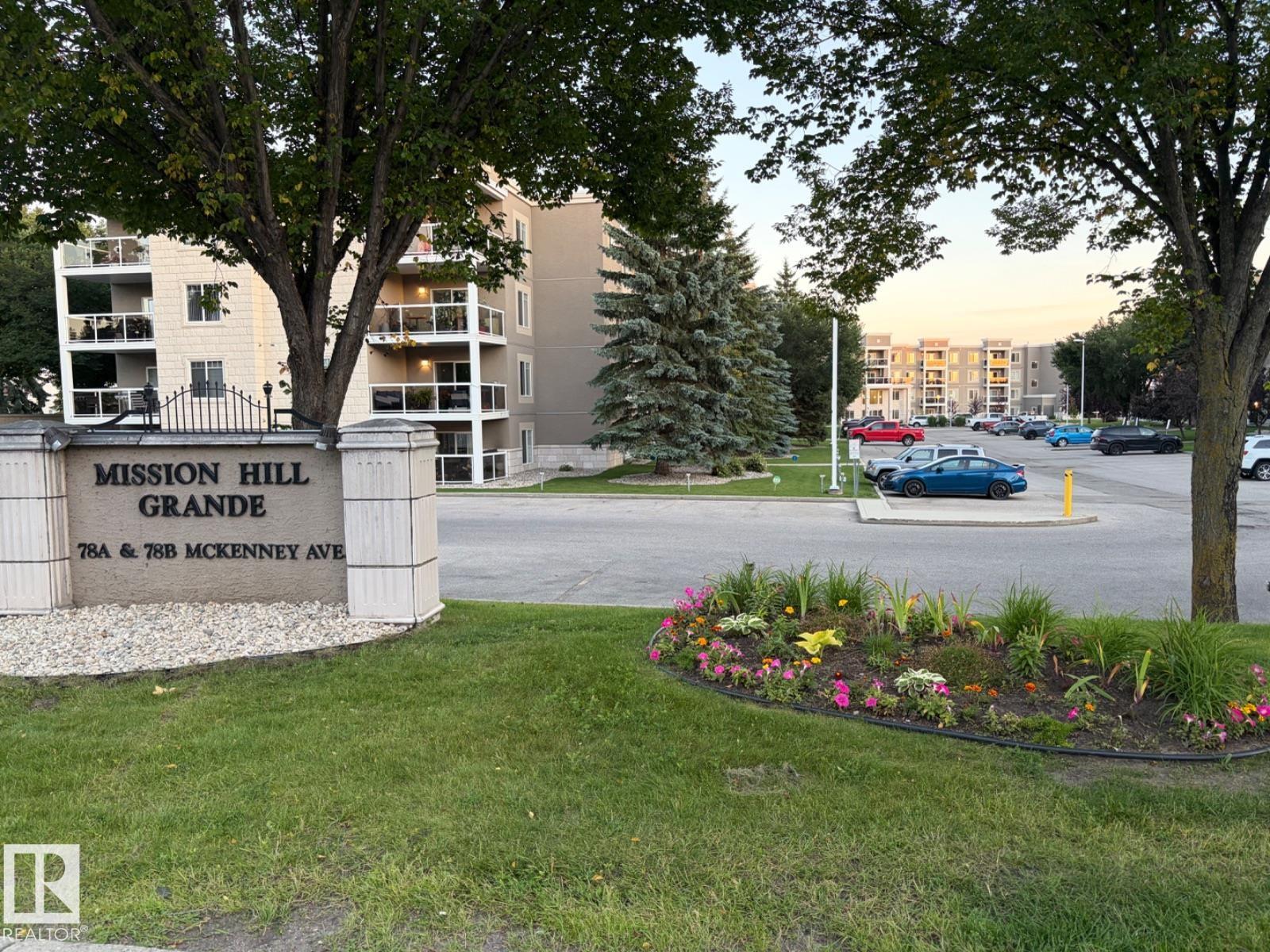 318 78a Mckenney Avenue, St. Albert, Alberta, T8N 7E6