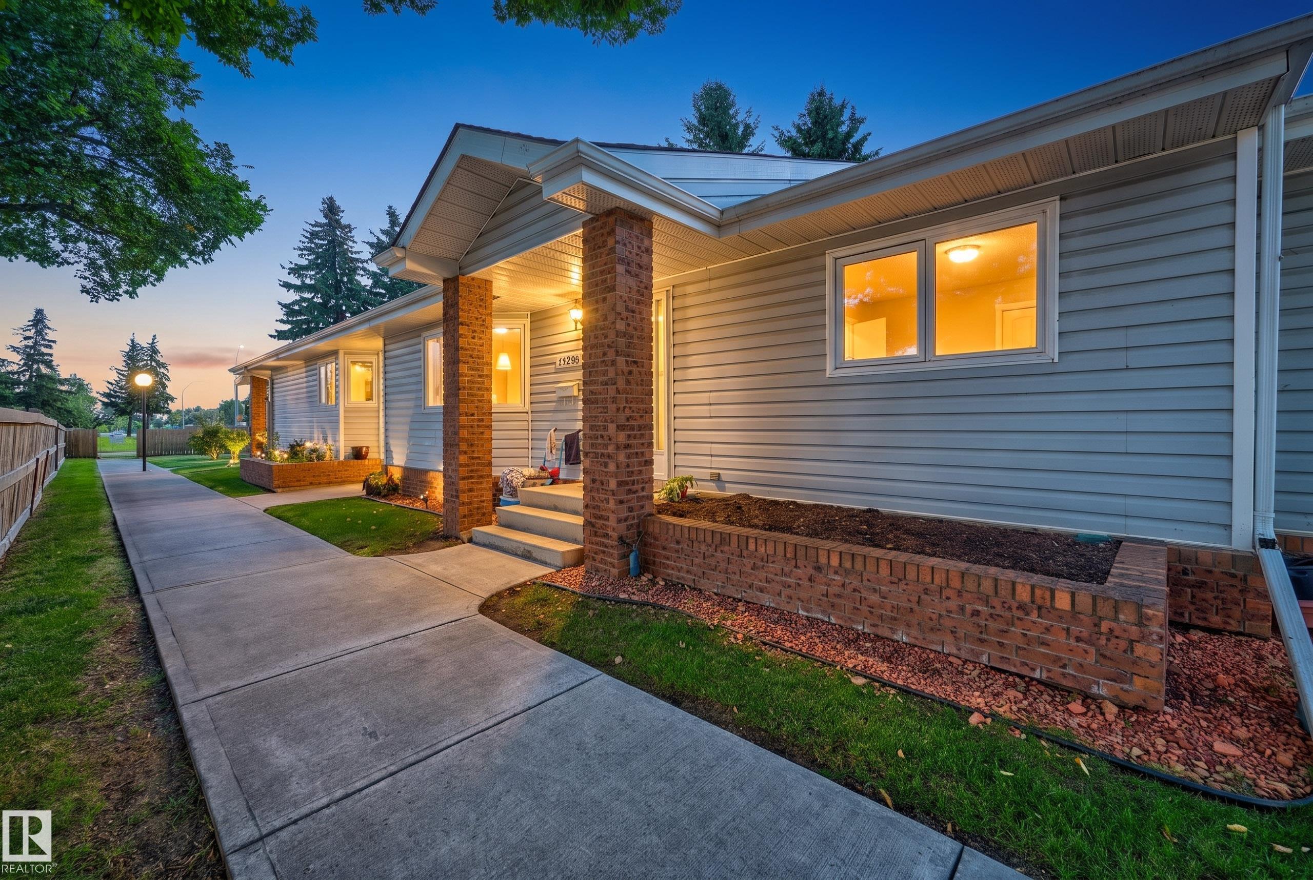 17206 Callingwood Road, Edmonton, Alberta, T5T 5P1