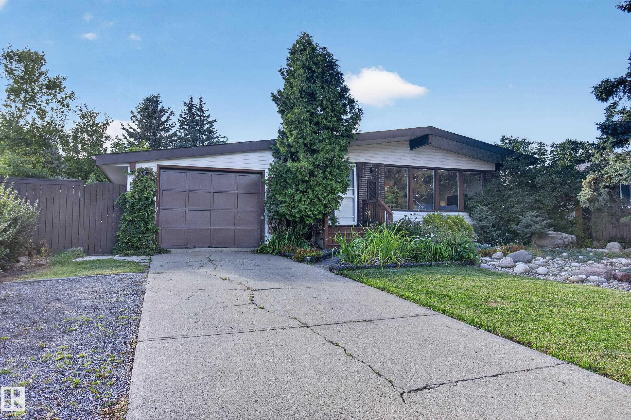 1042 Parker Drive, Sherwood Park, Alberta, T8A 1C6