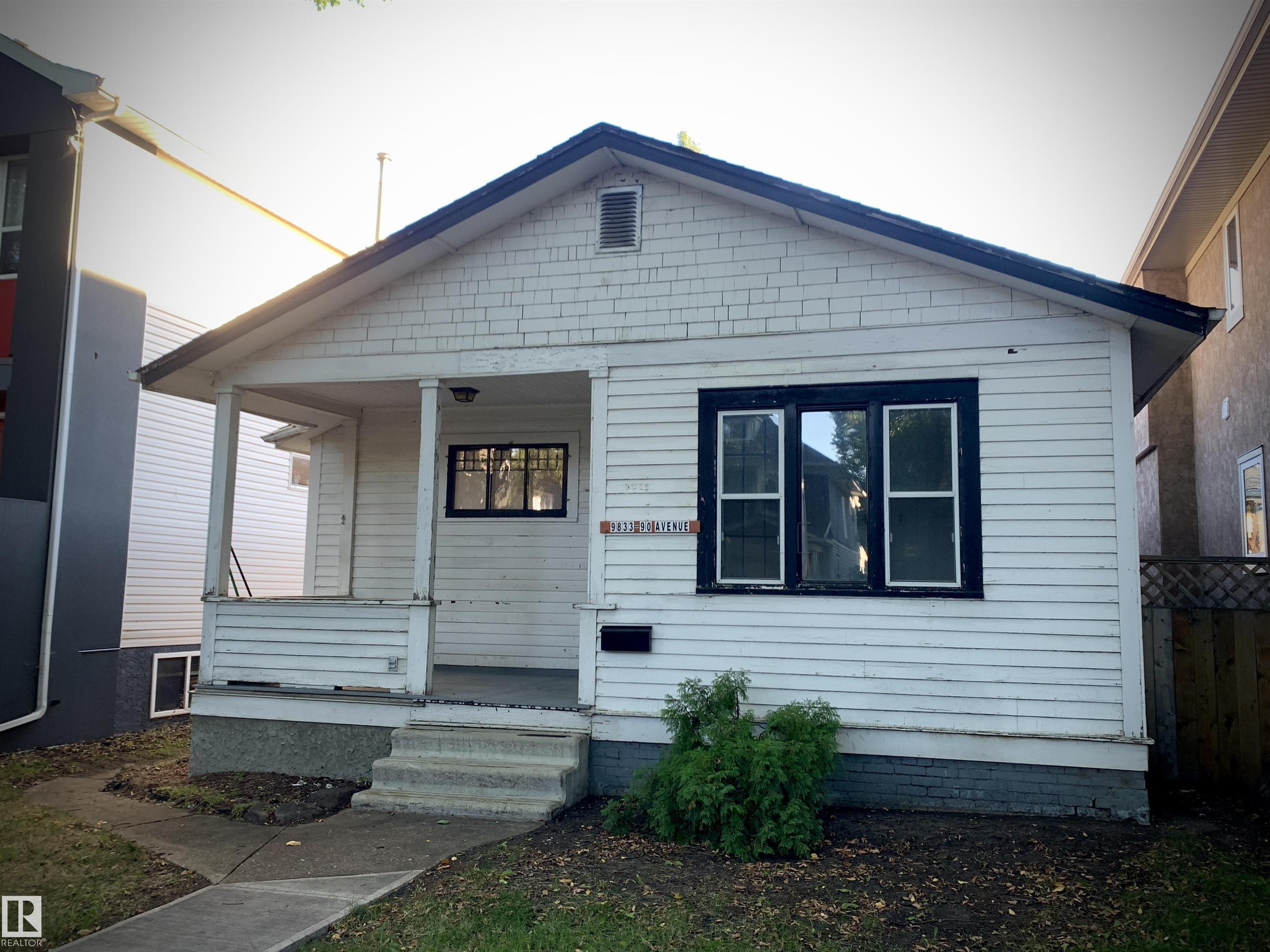 9833 90 Avenue, Edmonton, Alberta, T6E 2T2