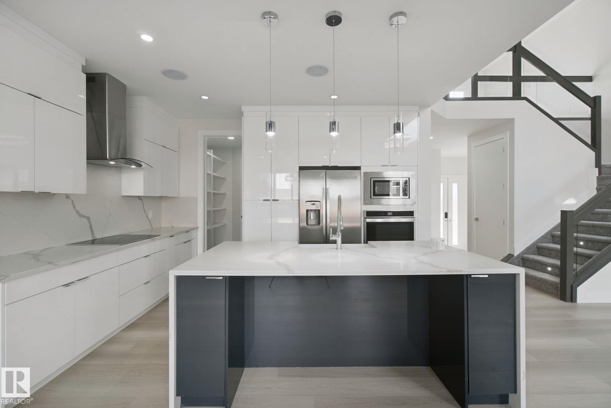 3699 Hummingbird Way, Edmonton, Alberta, T5S 0L1