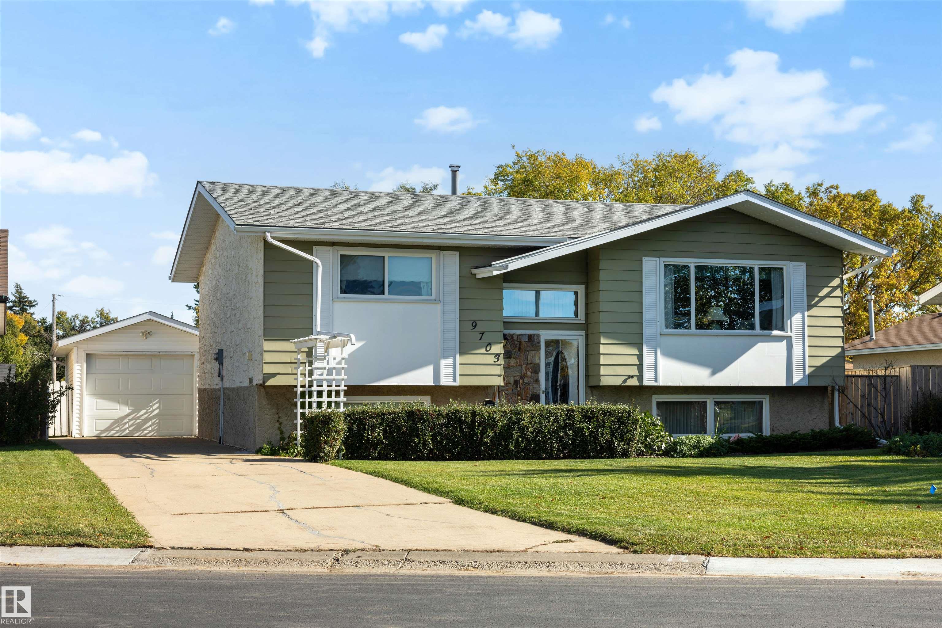9703 104 Street, Morinville, Alberta, T8R 1C9