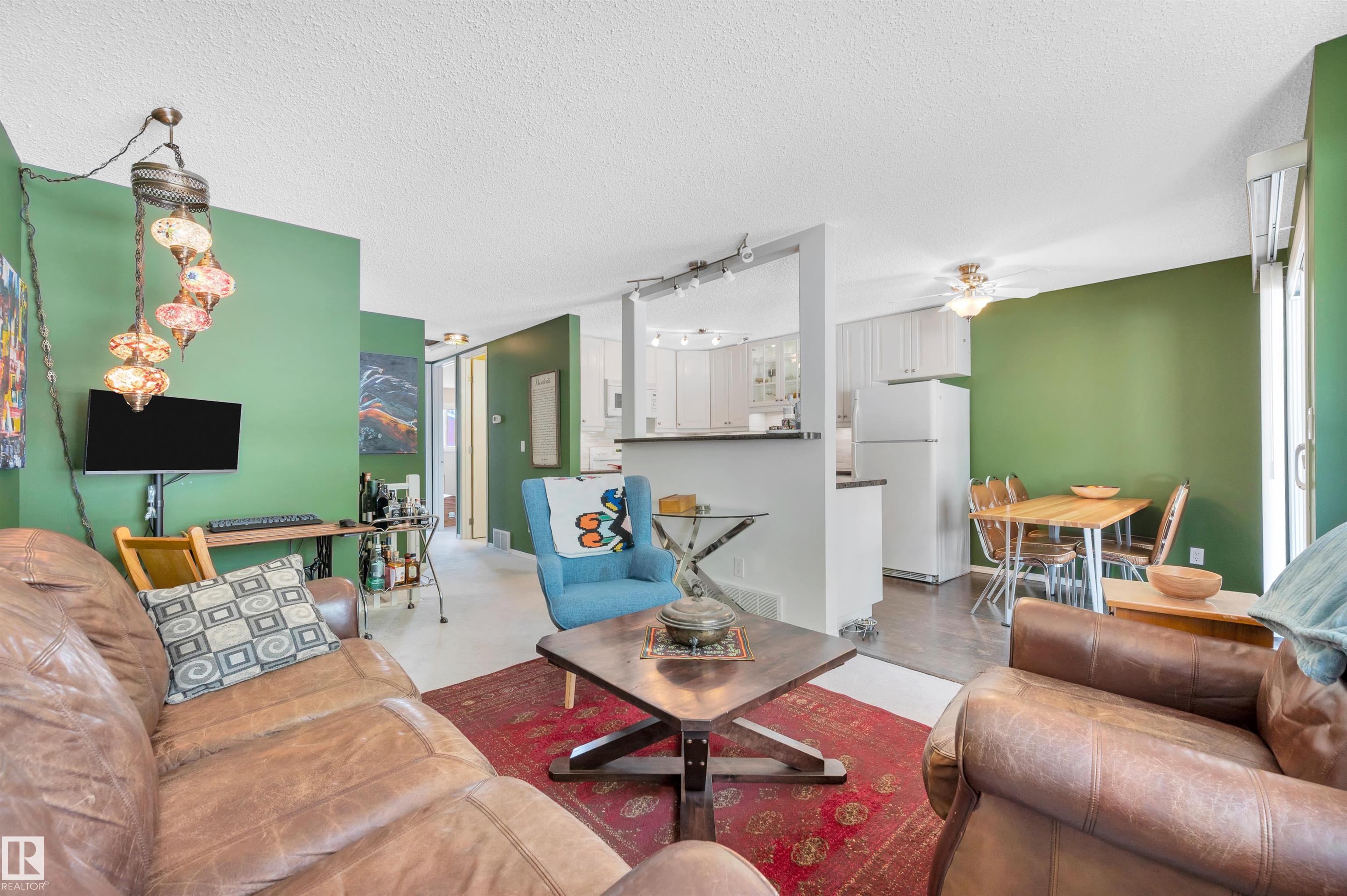 10678 Beaumaris Road, Edmonton, Alberta, T5X 3N4