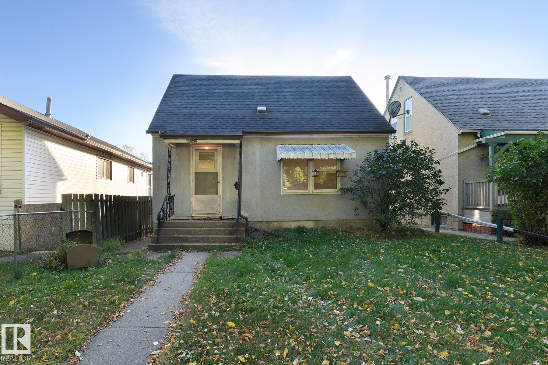 11321 89 Street, Edmonton, Alberta, T5B 3T5